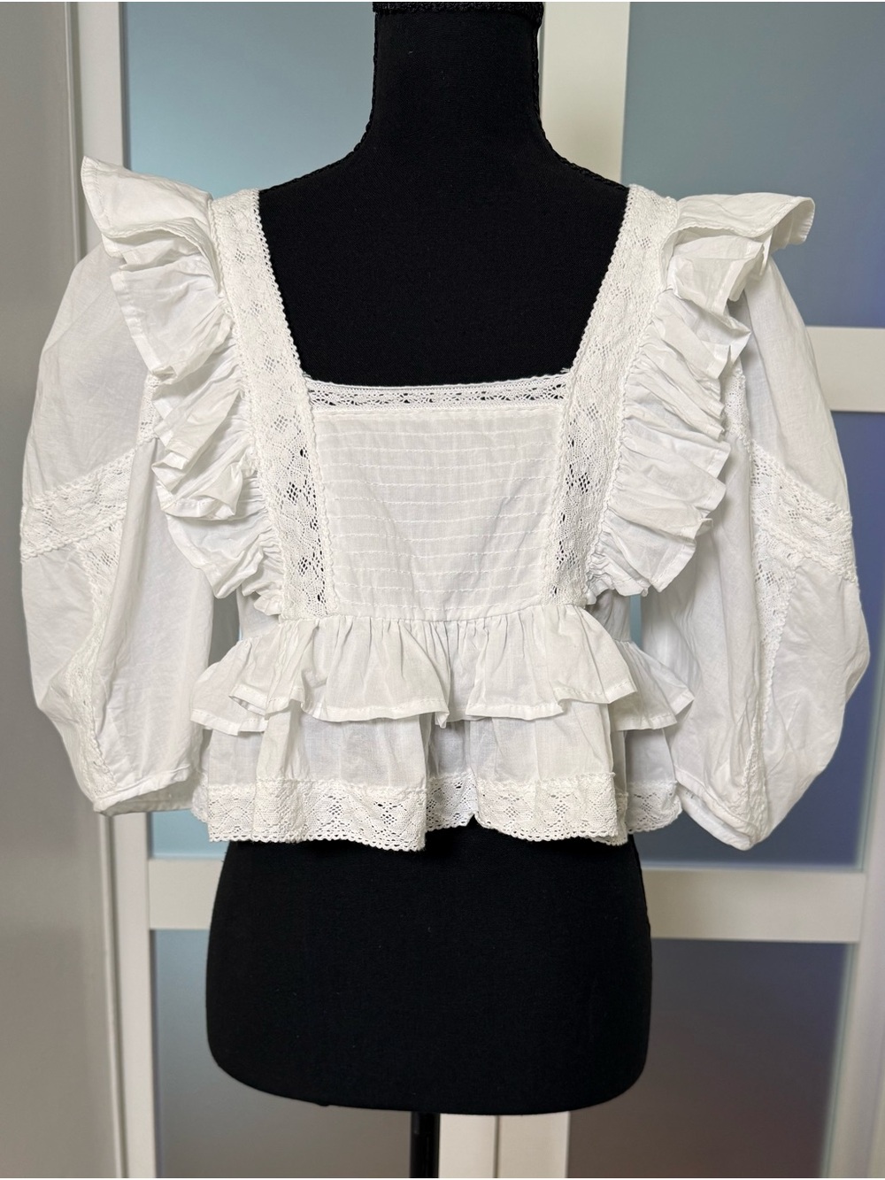 70*F/21*C White Peasant Boho Lace Ruffled Cotton Blouse, size Small. - Picture 2 of 12